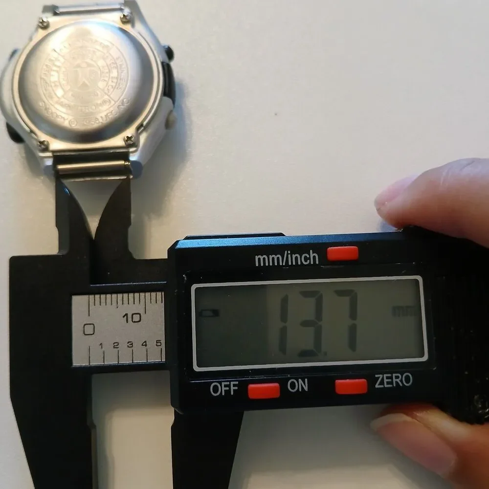 VTG 1990s Armitron All-Sport Snoopy Peanuts Digital LCD Watch 35mm M298 900/250